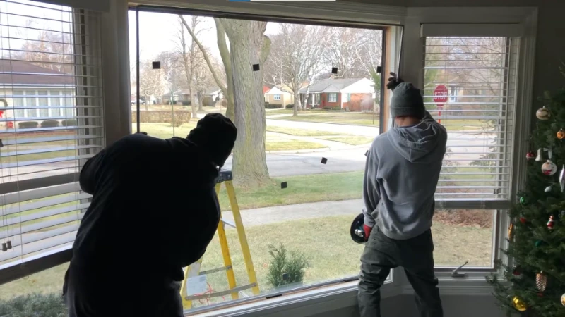 Screen repair technician working on window in San Clemente